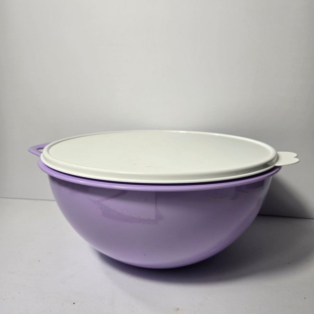 Tupperware Thatsa Mega Mixing Bowl 32 Cup 7.8L Purple Lavender White Lid 2539B-3